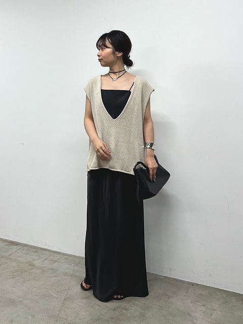 黒キャミワンピースコーデ1