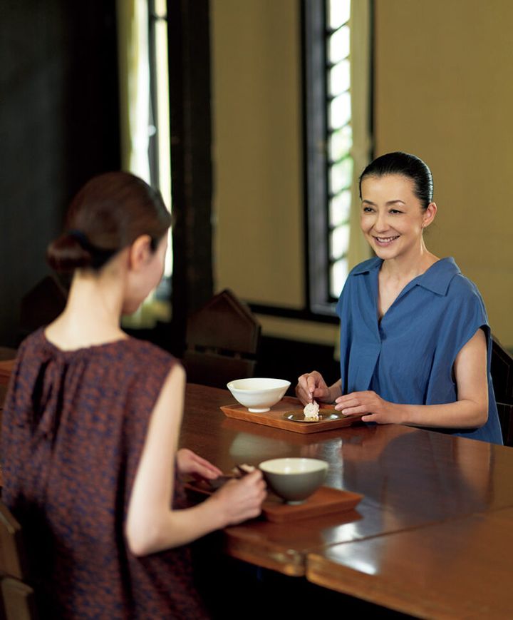桐島かれんさん 和菓子を習う 作って味わう新たな楽しみ