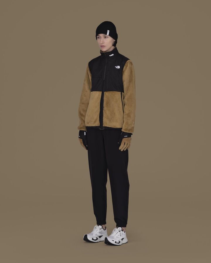 画像: フリーストレイルジャケット￥49,500（税込）、トレイルロングパンツ￥31,900（税込）