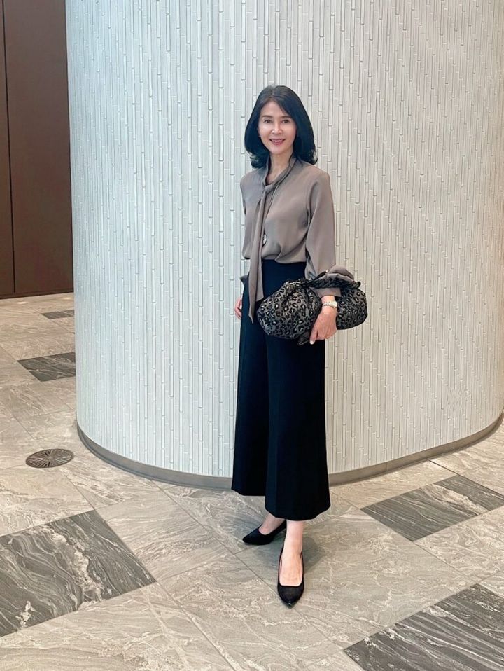 ボウタイブラウスコーデ