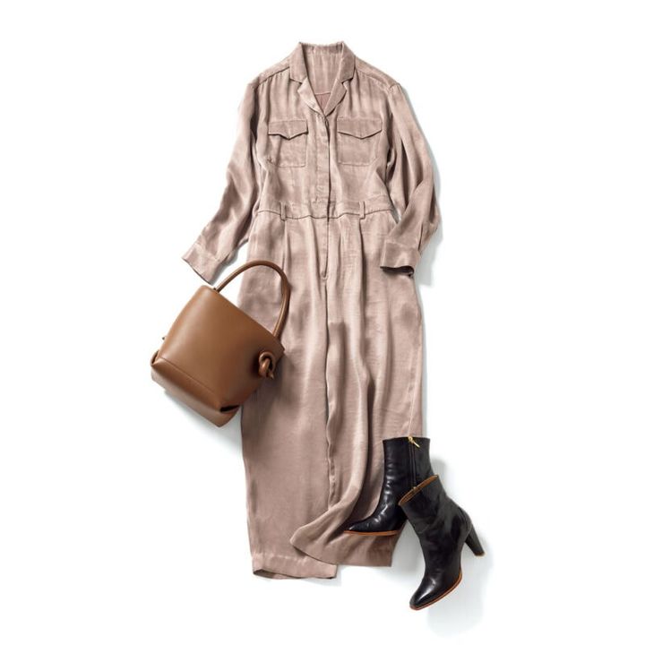 ジャンプスーツ3万5200円（ガリャルダガランテ／ガリャルダガランテ 青山店） バッグ4万6200円（ヴァジック／ヴァジックジャパン） ブーツ8万300円（カチム）