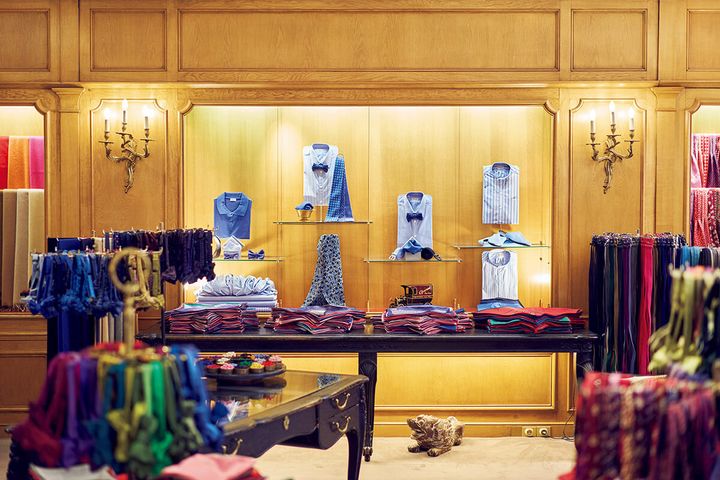 パリ〈Charvet〉本店1階 店内