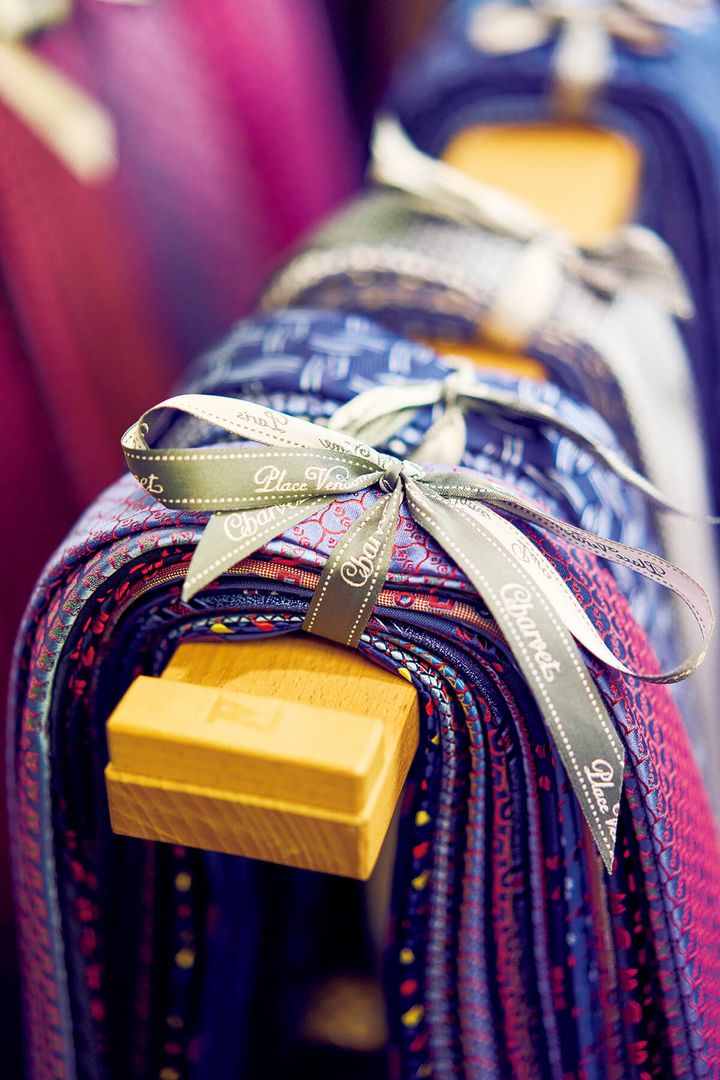 パリ〈Charvet〉シルクタイのサンプル