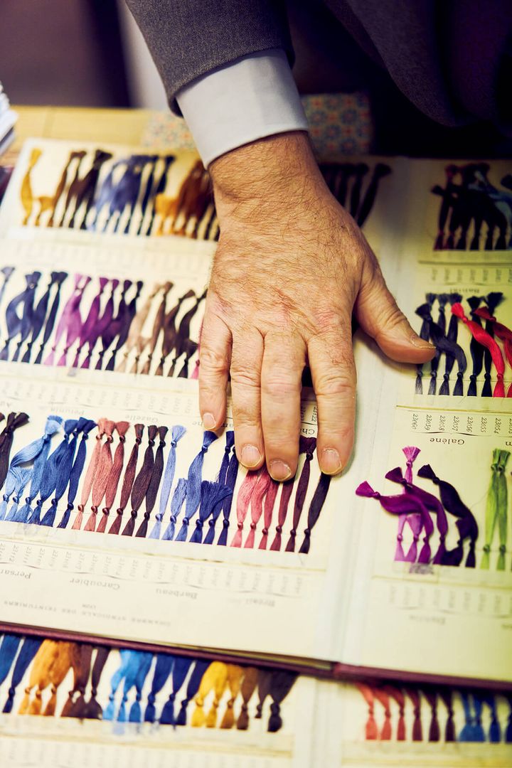 パリ〈Charvet〉シルクの糸見本