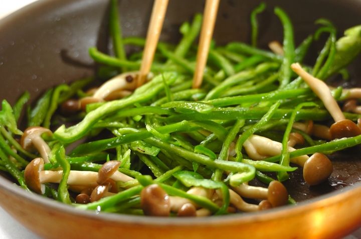 やみつき！無限ピーマン 中華風炒め by森岡 恵さんの作り方1