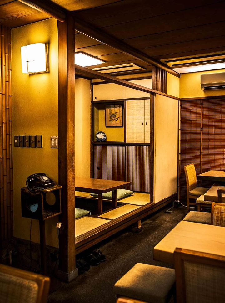 銀座一丁目『はち巻岡田』の内観