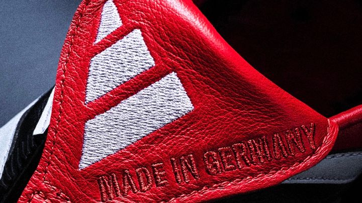adidas伝説のサッカースパイク『プレデタープレシジョン』、鉄板カラー“黒×白×赤”が復刻！10月25日発売