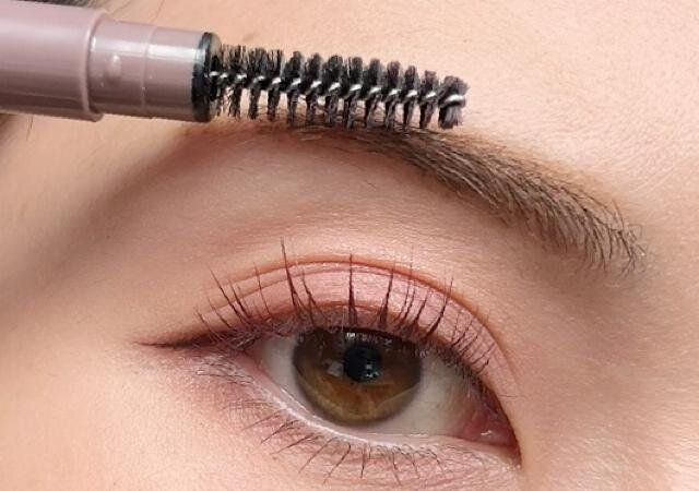 眉のぼかしポイントは「眉頭」