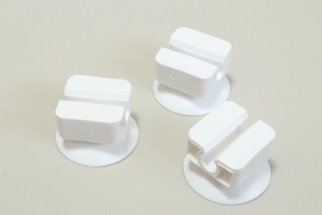 ダイソーの歯ブラシキャッチ（吸盤、3個）のビジュアル