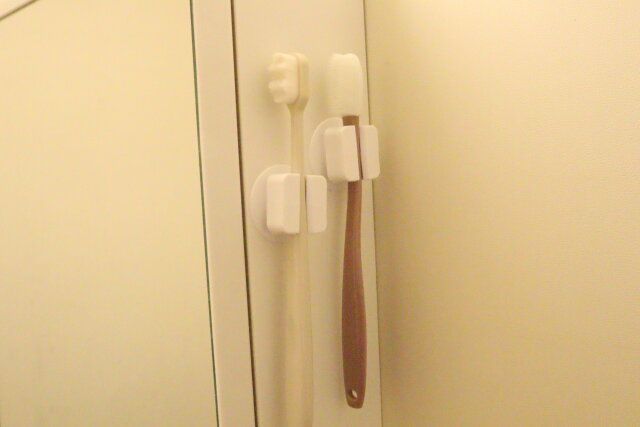 ダイソーの歯ブラシキャッチ（吸盤、3個）を使ってみた