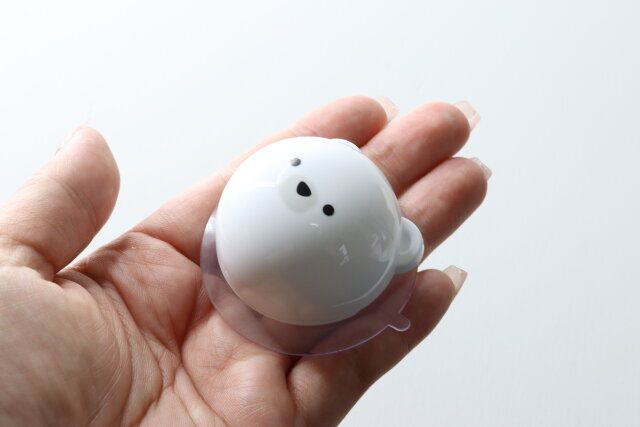 ダイソーの包丁研ぎ 吸盤タイプ シロクマのビジュアル