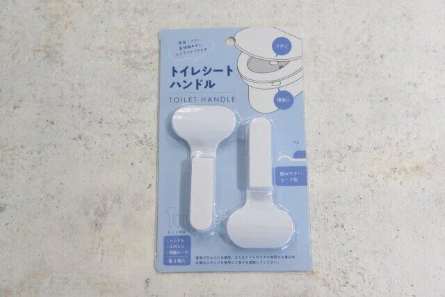 ダイソーのトイレシートハンドルのパッケージ