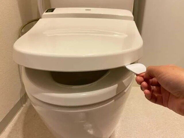 ダイソーのトイレシートハンドルが便利