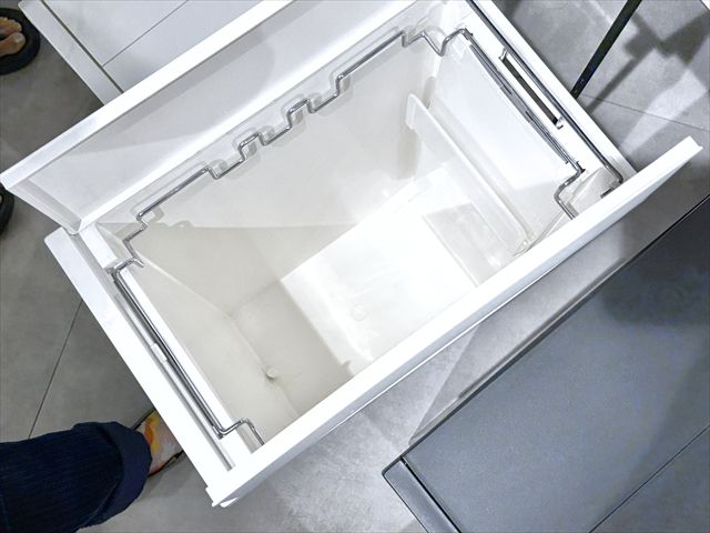 KEYUCA両開きダストボックス ２