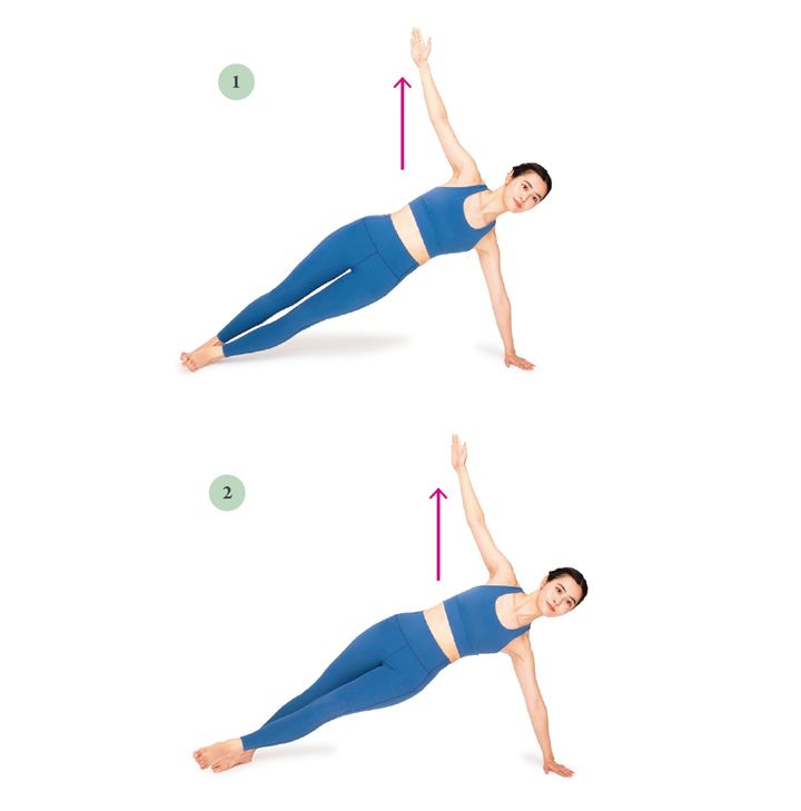 手を床について両脚を伸ばし、右腕を上げてバランスをとる。左足を少し上げてクロスさせ、3秒キープする。反対側も同様に行う。