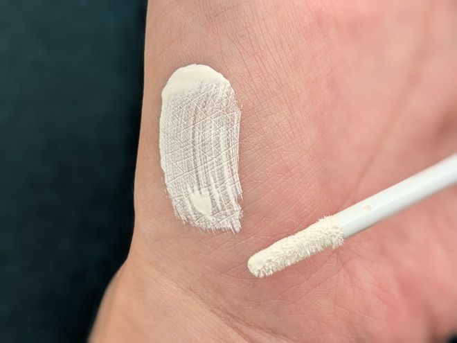 セザンヌ ブライトカラーシーラー 00 メリハリホワイト チップ部分