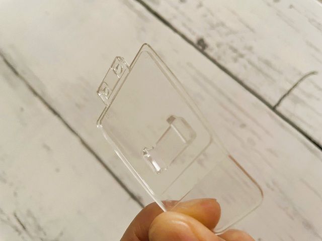 ダイソー リモコンフック「くりぴた」ホッチキスでとめられる