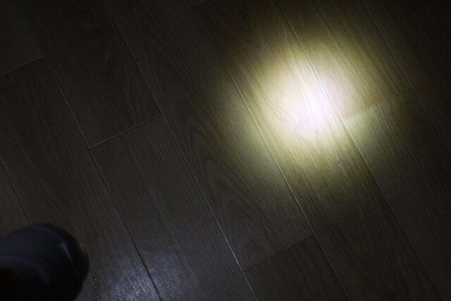 ダイソーの握ると点くライト7