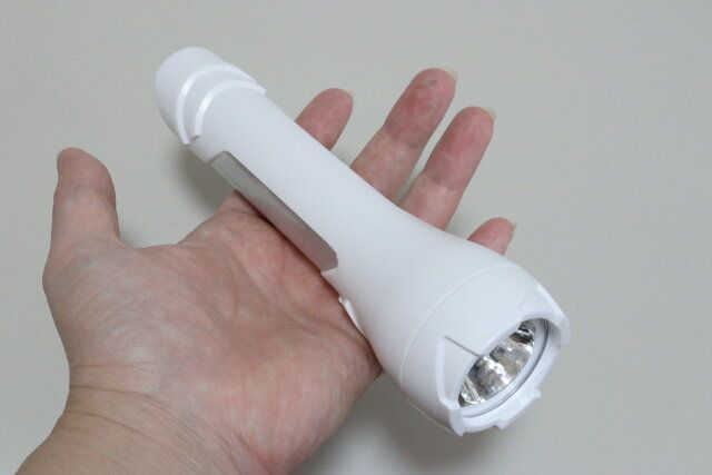 ダイソーの握ると点くライト8
