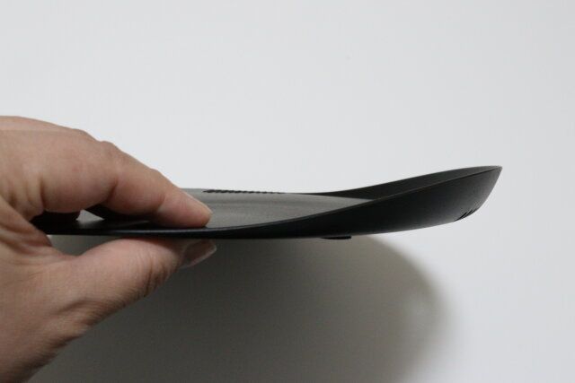 水切りできるD型まな板（滑り止め） 縁