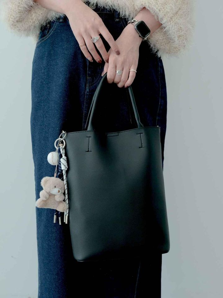 画像: チャームもコーディネートの一部に