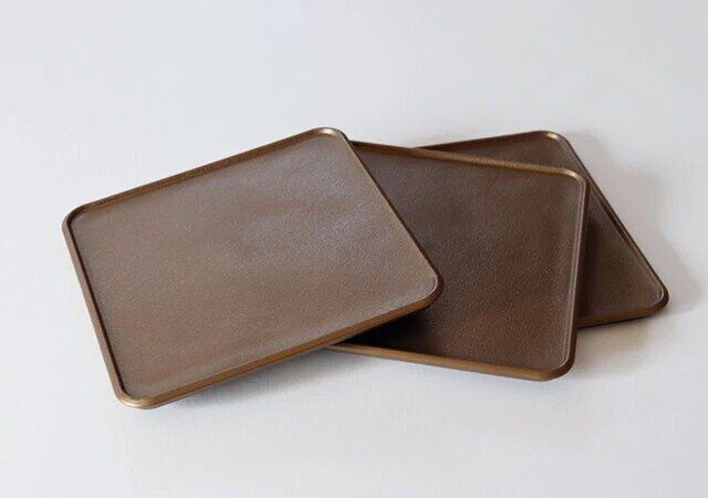 ダイソーの深月レンジ食器 角小皿 10cm 3枚 ゴールドカラー