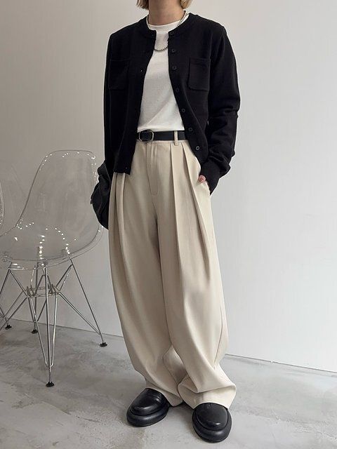 黒カーディガンコーデ4