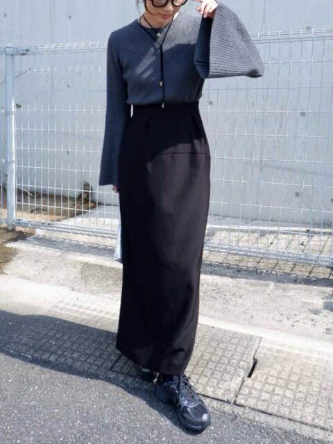 Style④フレア袖で魅せる、大人レディなモノトーン