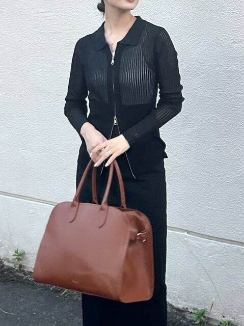 ダブルジップで襟元や裾に表情を出せば、奥行きのある着こなし