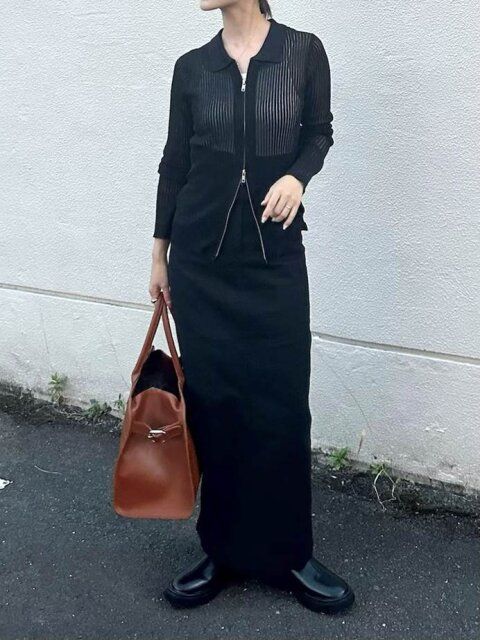 Style①ラメシアーで叶える、軽やかブラックコーデ