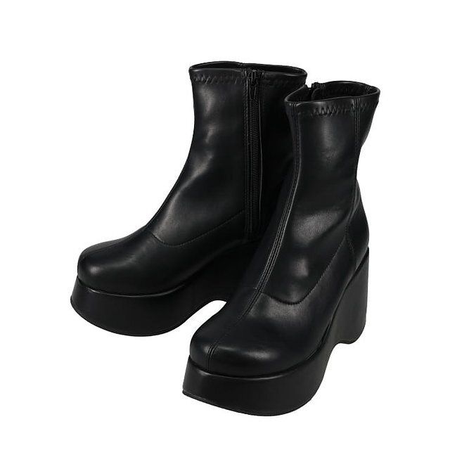 しまむらSTUDIO GILFYの厚底ブーツ