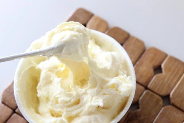 ダイソーのふわふわになるアイスをホイップにするスプーン