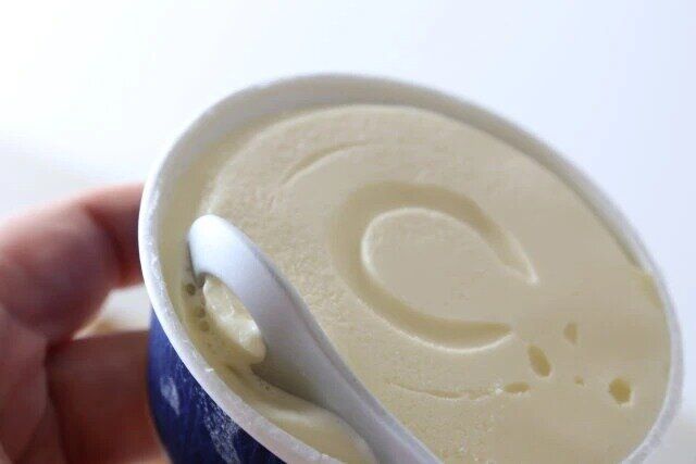 ダイソーのアイスをホイップにするスプーンをカップアイスに使う