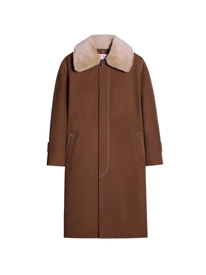 シアリングカラーコート カシミアウール生地 ￥495,000（本ポップアップ限定アイテム）