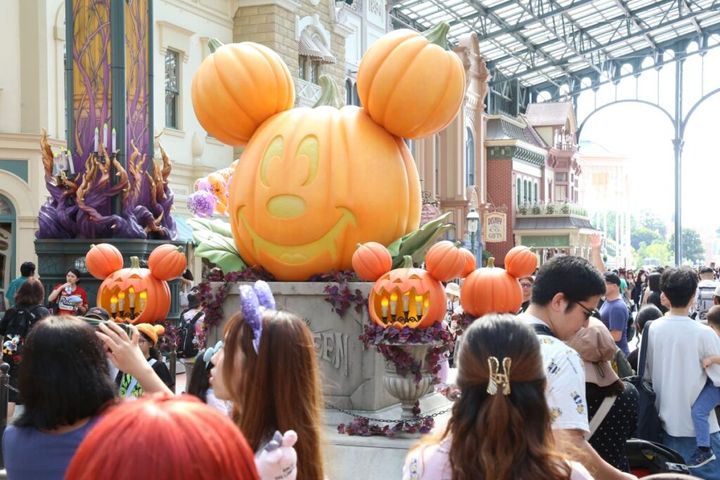 金曜ロードショー公式アカウントは3日、10月24日と31日に放送予定の映画に関する告知を投稿しました。