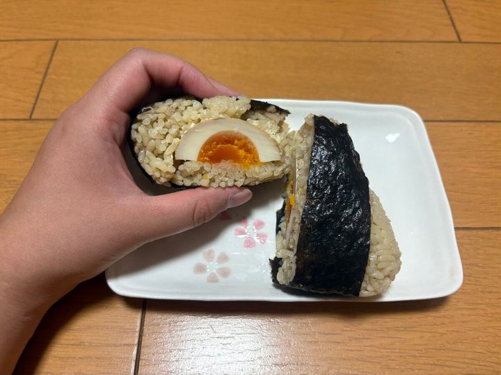 大きなおむすび 月見おむすびマヨたま