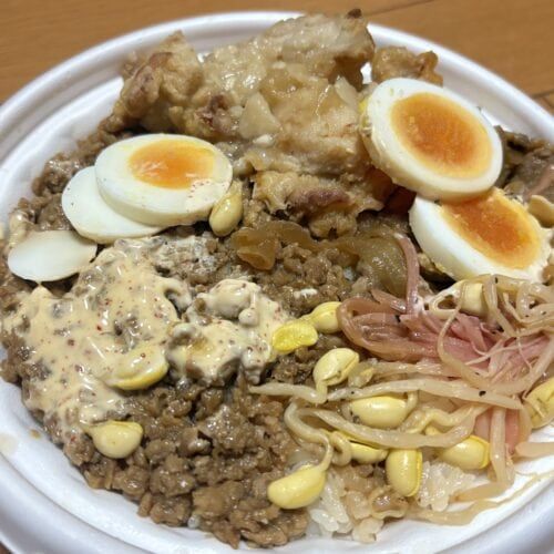 ファミマ「月見背徳メシ」がヤバすぎ！卵×背脂×にんにくの秋限定“食欲の暴走”メニュー実食レポ