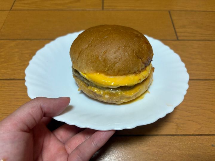 チーズに溺れろ！月見チーズバーガー