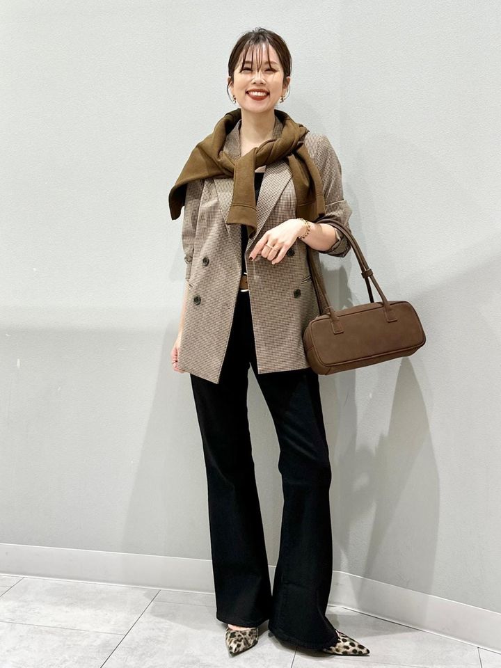 少し長め丈のジャケットがこの秋のトレンドです 出典：StyleHint