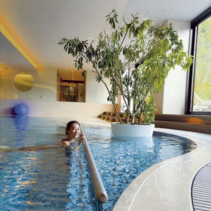 撮影がお休みの時に行った箱根の温泉で。「プールのある施設だったので、温泉を満喫しつつ泳ぐこともできて、のんびりリフレッシュしました」