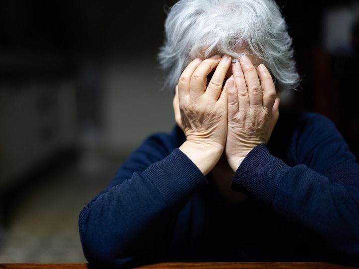 母とはもともと反りが合わなかったという47歳女性。だが、「孤独死が怖い」と泣かれ、隣のマンションでの「近居」を提案した。母も受け入れ、新たな生活が始まったのだが……。結局母は家族の日常を乱す“異端者”だった。※サムネイル画像：PIXTA