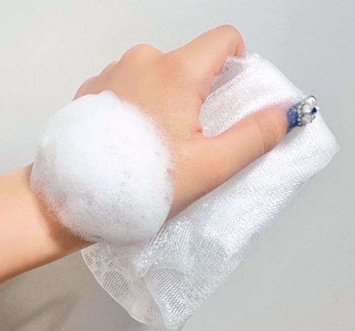 ディープナイトケアボディソープ 440ml ¥1,100（I-ne TEL. 0120-333-476）