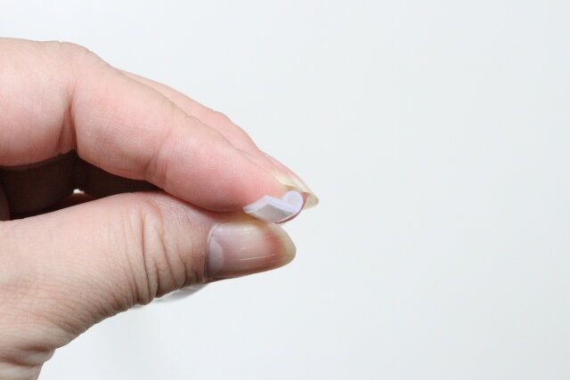 セリアのやわらかいかもい・ドア枠用ハンガー 落下防止テープ 1.5m