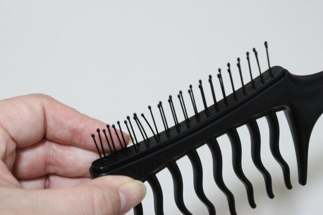 ダイソー ヘアブラシつきコーム コーム
