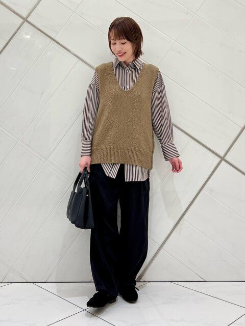 2025秋おすすめレディースコーデストライプ柄シャツ