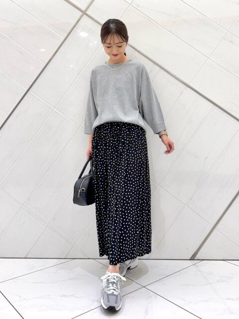 2025秋おすすめレディースコーデドット柄スカート