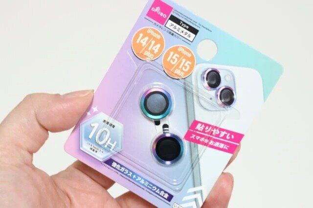 ダイソーのカメラレンズ保護カバー アイフォーン用 メタル オーロラ