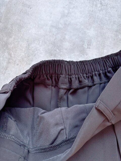 ウエストは総ゴム仕様