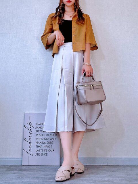 ナチュラルキュロッツ×マスタードシアーシャツで秋色コーデ