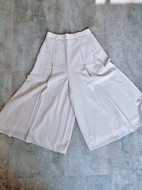 広げるととてもフレアなシルエット